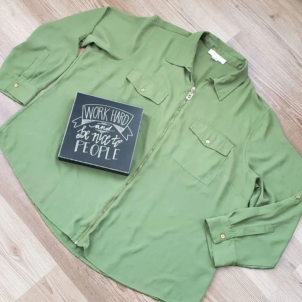 🔹️Michael Kors Olive Green Zippered & Adjustable Long Sleeve Top 3X